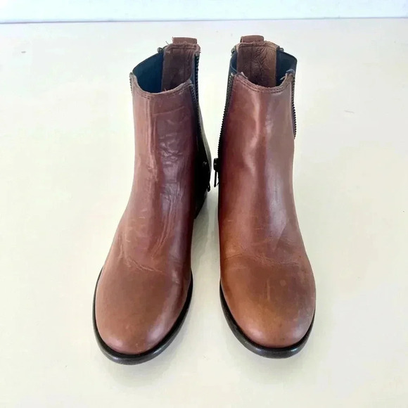 FRYE Carly Chelsea Bootie Cognac Double Zip Leather Ankle Boot Size 6B - Picture 4 of 11